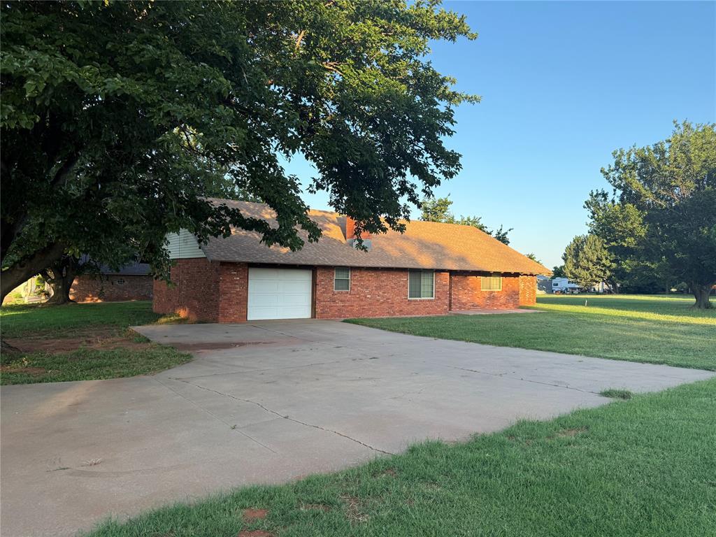 3510 W 7th St, Elk City, OK 73644 - photo 1