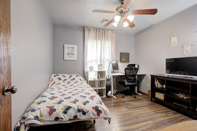 10633 NW 38th St, Yukon, OK 73099 - bedroom featuring wood finished floors, a ceiling fan, and a desk