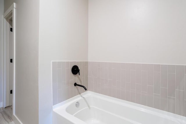 9228 NW 144th Pl, Yukon, OK 73099 - bathroom with a garden tub