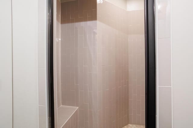 9228 NW 144th Pl, Yukon, OK 73099 - bathroom with a tile shower