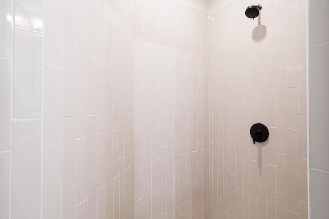 9228 NW 144th Pl, Yukon, OK 73099 - bathroom view of tiled shower