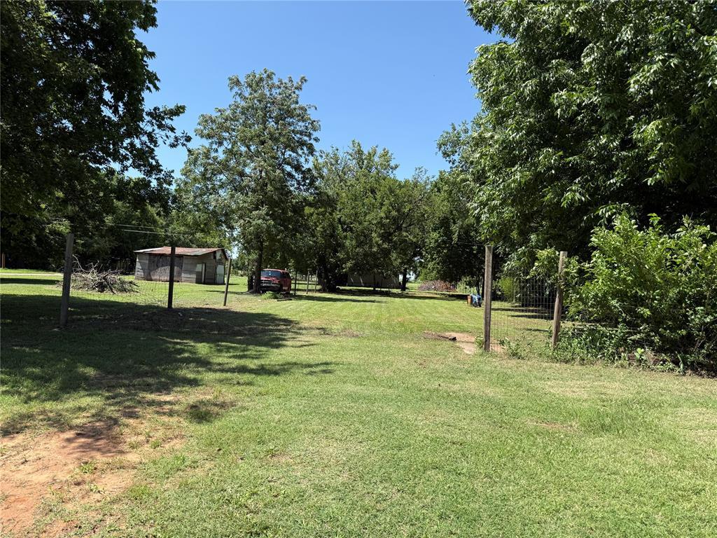 920 W Logan Ave, Guthrie, OK 73044 - photo 1