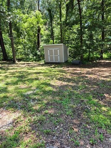 2908 Harber Loop, Grove, OK 74020 - view of yard featuring a storage shed