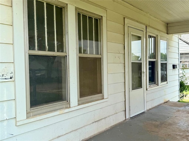 524 S 8th St, Clinton, OK 73601 - property entrance