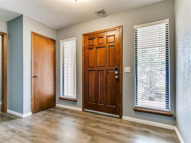 2004 Tanglewood Dr, Edmond, OK 73013 - entrance foyer featuring wood finished floors and a textured wall