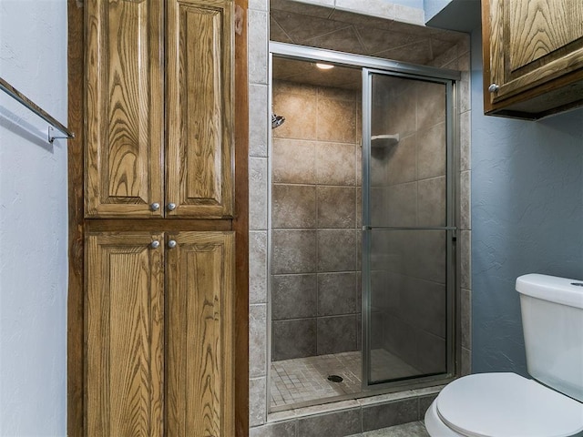 2004 Tanglewood Dr, Edmond, OK 73013 - bathroom with a shower stall and a textured wall