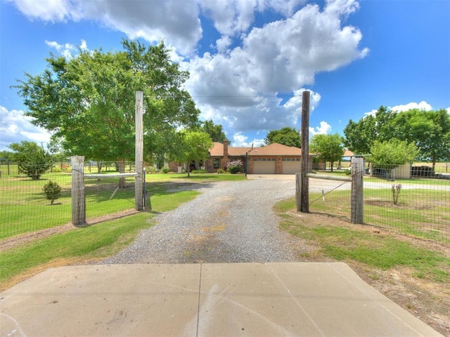 1616 E Cottonwood Rd, Goldsby, OK 73093 - view of front facade featuring gravel driveway