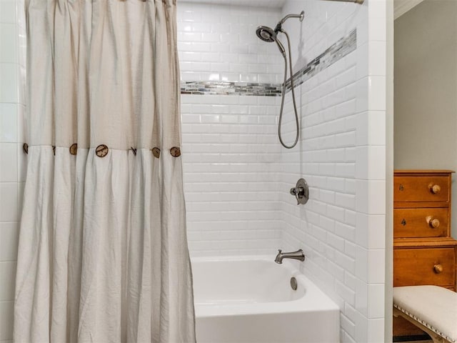 1616 E Cottonwood Rd, Goldsby, OK 73093 - bathroom featuring shower / bath combo