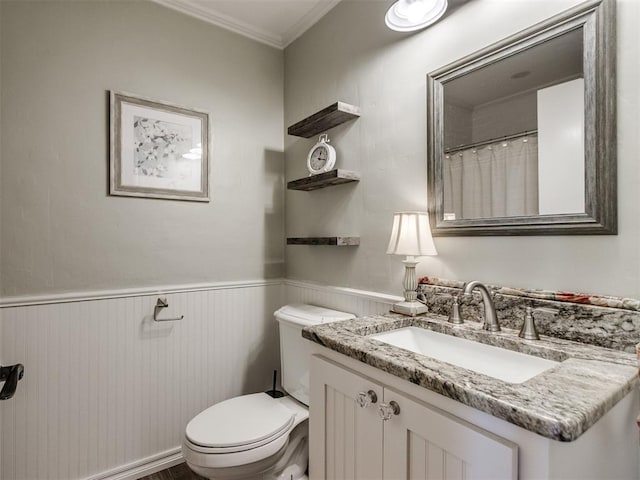 1616 E Cottonwood Rd, Goldsby, OK 73093 - bathroom featuring vanity, wainscoting, and ornamental molding