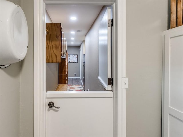 1616 E Cottonwood Rd, Goldsby, OK 73093 - bathroom featuring recessed lighting and baseboards