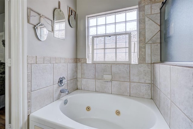 2209 Cedar Pointe Ct, Edmond, OK 73003 - bathroom with a whirlpool tub