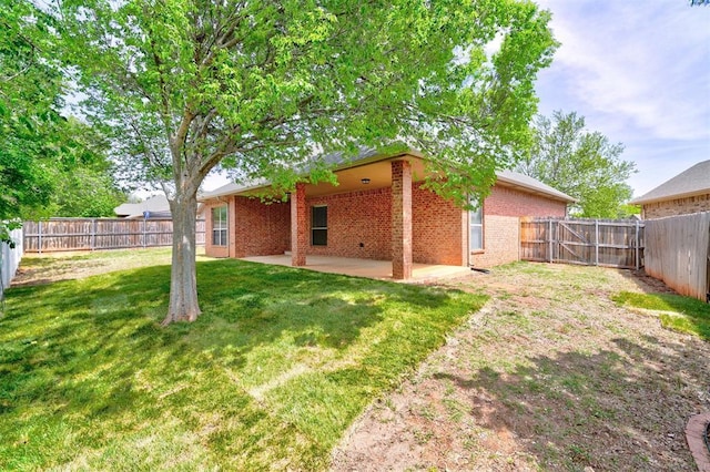 2209 Cedar Pointe Ct, Edmond, OK 73003 - fenced backyard featuring a patio and a gate