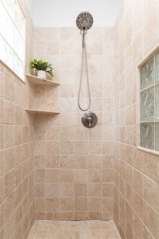 225 NW 35th St, Oklahoma City, OK 73118 - full bath with tiled shower