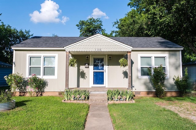 106 Chestnut, Pauls Valley, OK 73075 - bungalow-style home featuring a porch, a front lawn, and roof with shingles