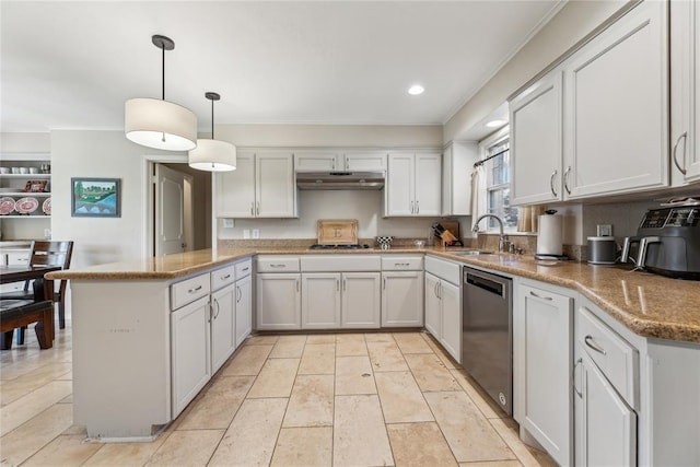 kitchen with stainless steel appliances, under cabinet range hood, a peninsula, crown molding, and hanging light fixtures