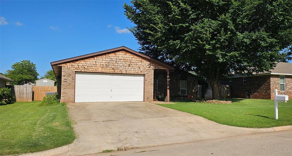 3104 Del Rey Dr, Midwest City, OK 73110 - single story home featuring concrete driveway and brick siding