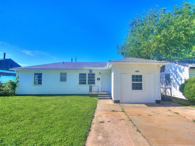 3320 NE 14th St, Oklahoma City, OK 73117 - view of front of property with a front lawn