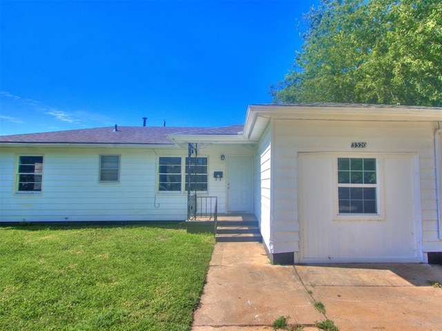 3320 NE 14th St, Oklahoma City, OK 73117 - view of front of home featuring a front yard