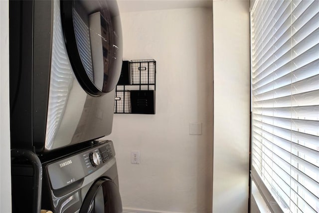 2629 Cashion Pl, Oklahoma City, OK 73112 - washroom featuring stacked washing machine and dryer and baseboards