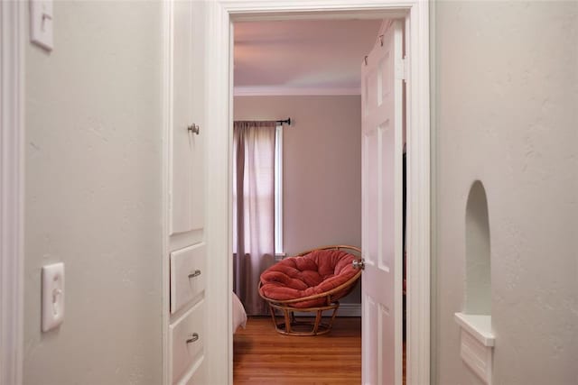 2629 Cashion Pl, Oklahoma City, OK 73112 - corridor featuring crown molding and light wood-style floors