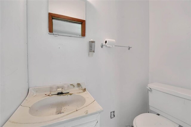 105 E E Walk, Canute, OK 73626 - bathroom with vanity and toilet