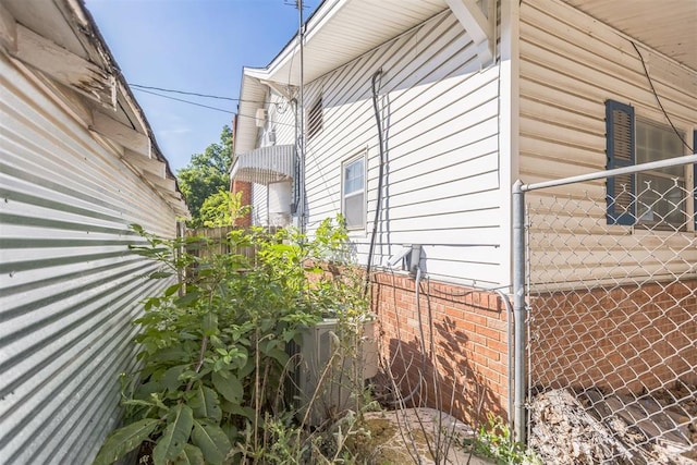 400 E Wagner Ave, Pauls Valley, OK 73075 - view of side of home featuring a cooling unit