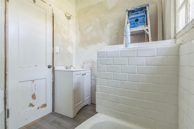 400 E Wagner Ave, Pauls Valley, OK 73075 - bathroom featuring a bath, wood finished floors, and vanity