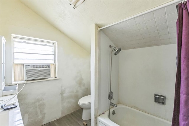 400 E Wagner Ave, Pauls Valley, OK 73075 - bathroom featuring lofted ceiling, shower / tub combo with curtain, wood finished floors, and cooling unit
