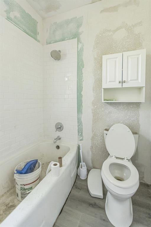 400 E Wagner Ave, Pauls Valley, OK 73075 - full bath with toilet and shower / washtub combination