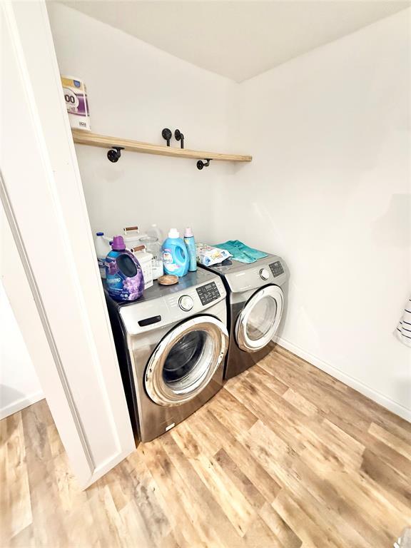 717 E Walnut St, Altus, OK 73521 - laundry room with independent washer and dryer and wood finished floors