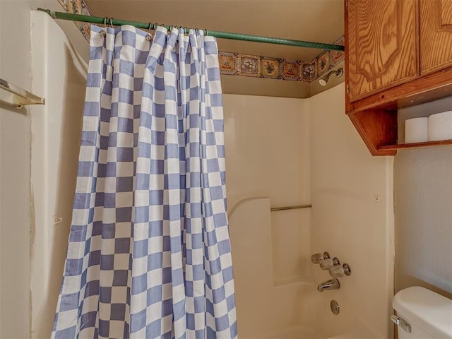 1713 SE 14th St, Moore, OK 73160 - full bathroom featuring toilet and shower / bathtub combination with curtain