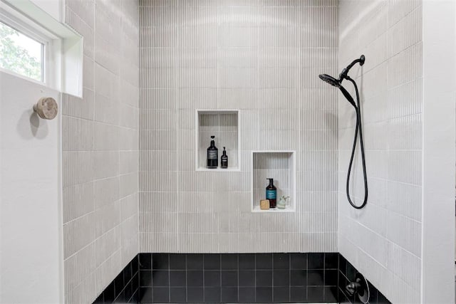 1432 NE Euclid St, Oklahoma City, OK 73117 - bathroom with a tile shower