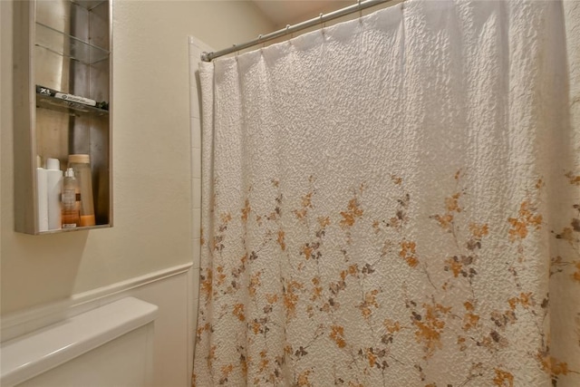 8800 Stoneleigh Ct, Oklahoma City, OK 73132 - full bathroom featuring toilet and curtained shower