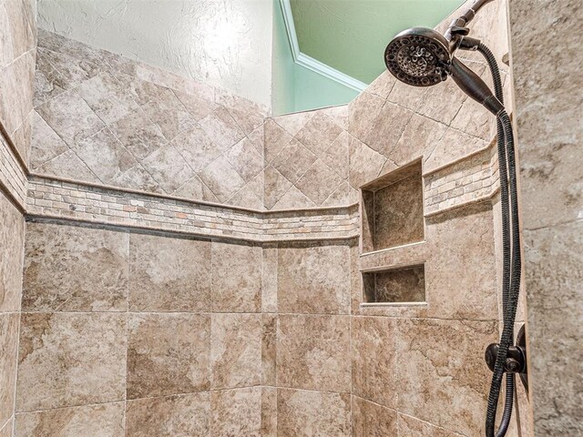 117 S Lexington Way, Edmond, OK 73012 - bathroom view of tiled shower and a textured wall