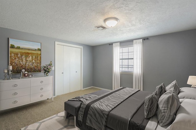 10900 Rock Ridge Rd, Oklahoma City, OK 73120 - bedroom featuring carpet, a textured ceiling, and a closet