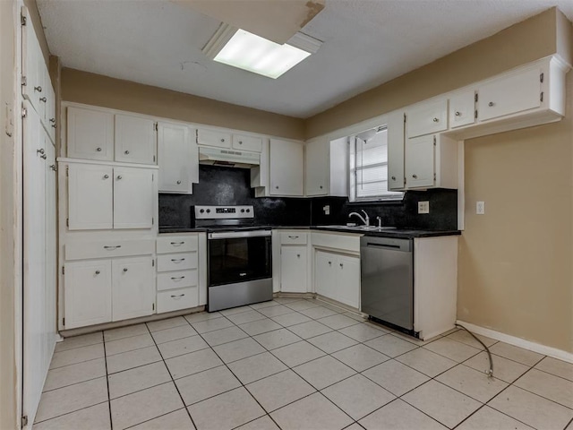 4113 Clendon Way, Del City, OK 73115 - kitchen featuring stainless steel appliances, dark countertops, under cabinet range hood, and decorative backsplash