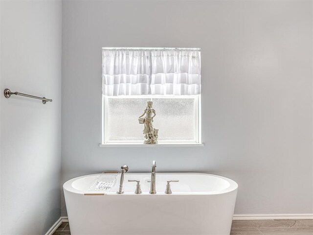 210 Bulverde Dr, Norman, OK 73069 - bathroom with a soaking tub