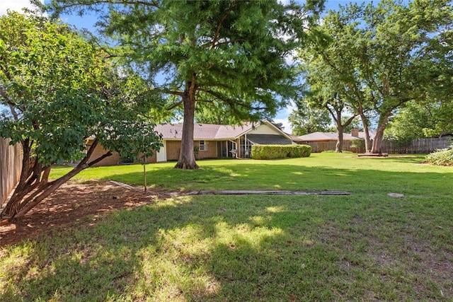 717 Maple St, Weatherford, OK 73096 - view of yard