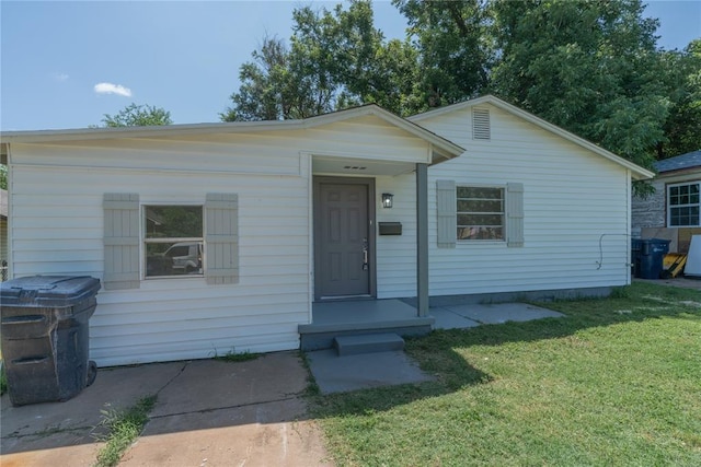 3916 S Youngs Pl, Oklahoma City, OK 73119 - view of front of house featuring a front yard