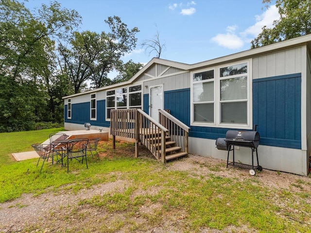 view of front of house with a front lawn