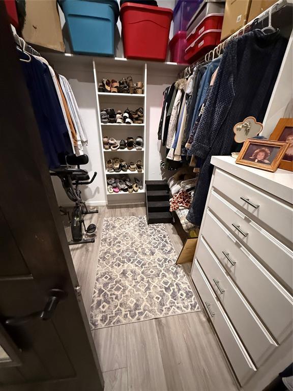 105967 S Rolling Hills Dr, Meeker, OK 74855 - spacious closet featuring wood finished floors