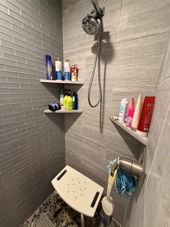 105967 S Rolling Hills Dr, Meeker, OK 74855 - bathroom featuring a tile shower and tile walls