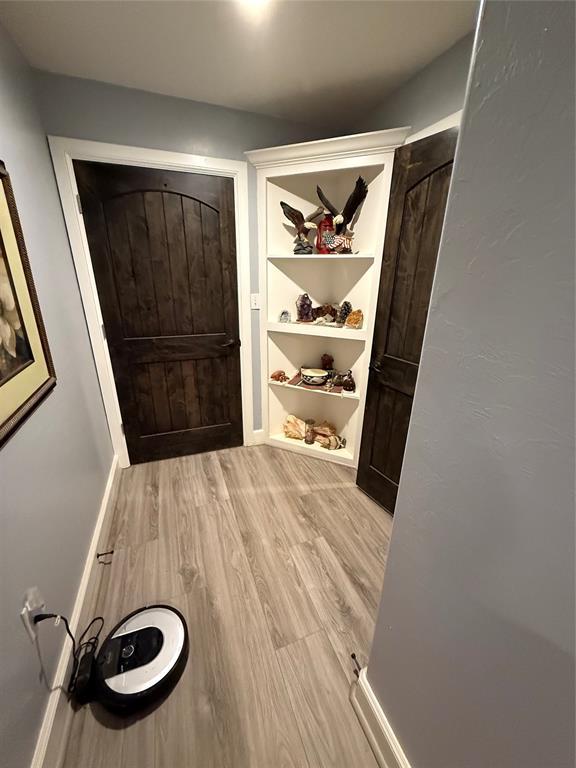 105967 S Rolling Hills Dr, Meeker, OK 74855 - entrance foyer with light wood-style flooring