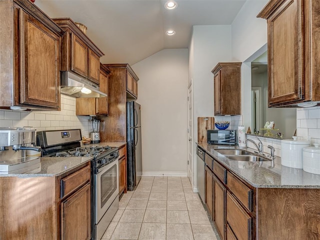 9505 SW 27th St, Oklahoma City, OK 73128 - kitchen with black appliances, under cabinet range hood, backsplash, stone countertops, and vaulted ceiling