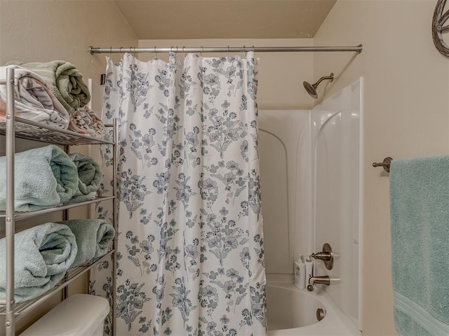 9505 SW 27th St, Oklahoma City, OK 73128 - bathroom featuring shower / tub combo and toilet