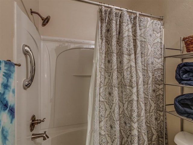 9505 SW 27th St, Oklahoma City, OK 73128 - full bath featuring shower / bathtub combination with curtain and toilet