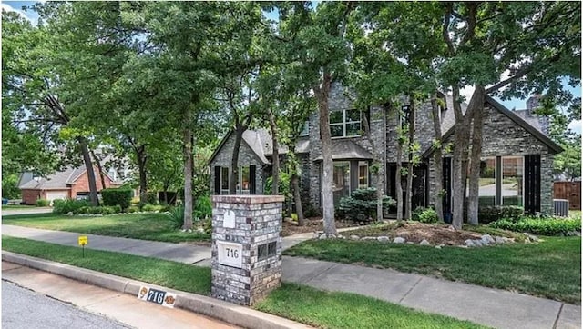 716 Fox Bend Trl, Edmond, OK 73034 - view of front of home with a front yard
