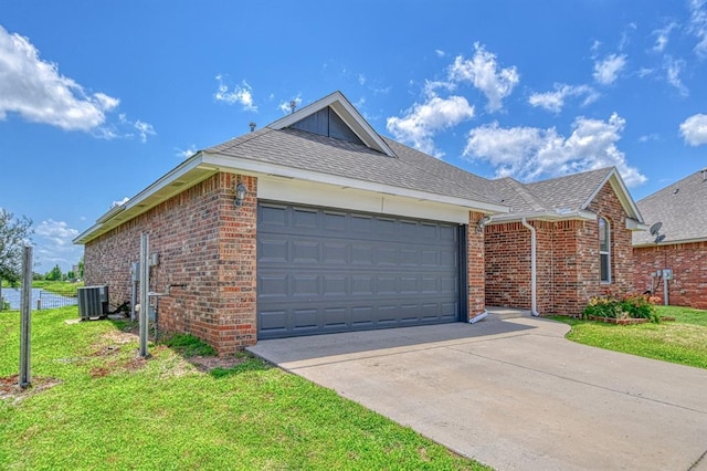 816 Lakeview Dr, Moore, OK 73160 - single story home with brick siding, driveway, a garage, and a front lawn