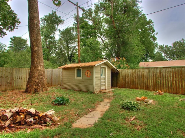 1213 Leslie Ln, Norman, OK 73069 - fenced backyard featuring a storage shed