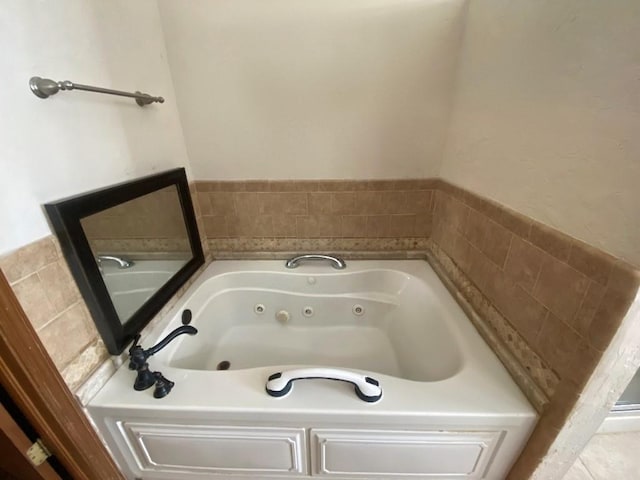 450 Hickory Hill Dr, Choctaw, OK 73020 - full bath featuring a jetted tub